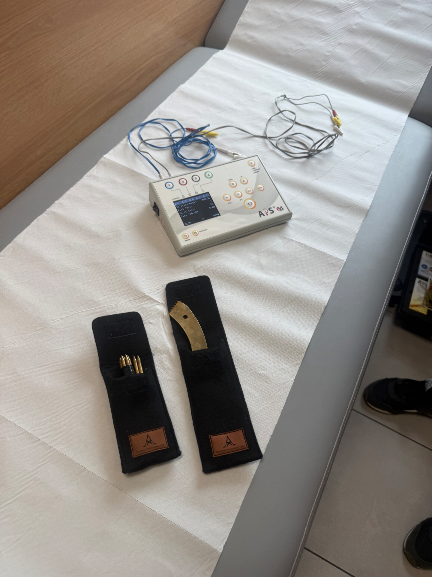 Kompletny zestaw sprzętu do neuromodulacji przezskórnej
